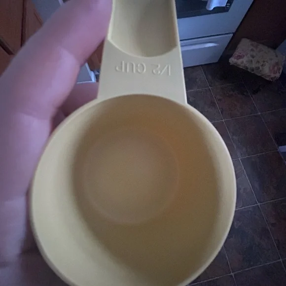 Vintage tupperware made in the USA yellow measuring cups - Picture 4 of 8